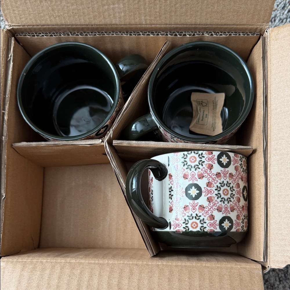 chic & Tonic Floral Ceramic Mug Set - Dark Green and White